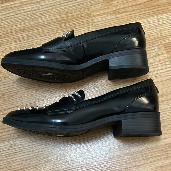 Shoes - Picture 2 of 4